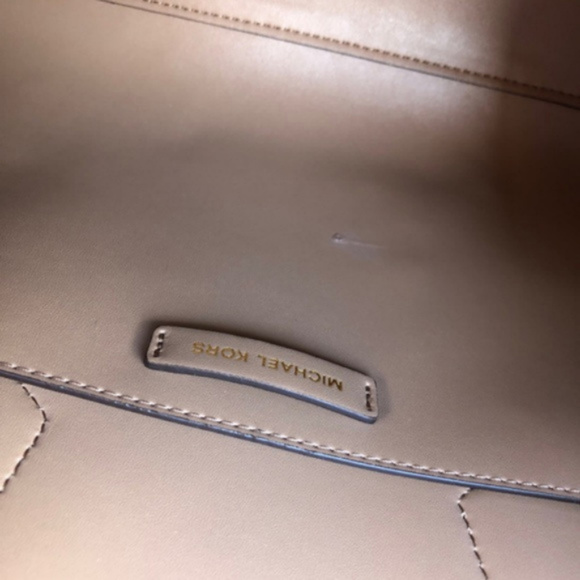 Michael Kors Hayes Vanilla Acorn Large Duffle Bag - Picture 6 of 6